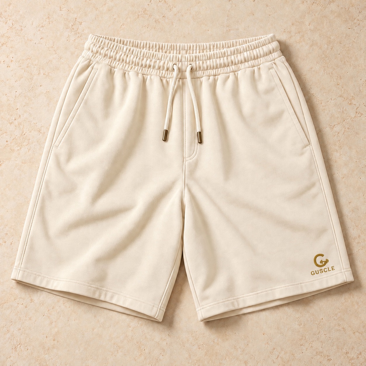 Warm ivory Off-Duty Short with gold GUSCLE logo
